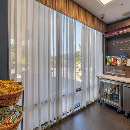 Hampton Inn Carlstadt At The Meadowlands Экстерьер фото