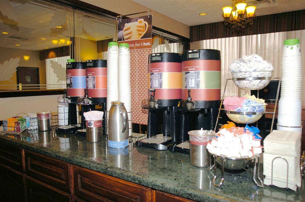 Hampton Inn Carlstadt At The Meadowlands Экстерьер фото