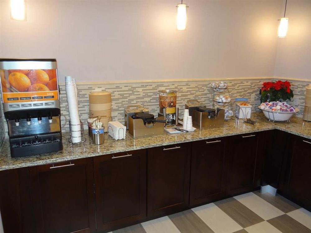 Hampton Inn Carlstadt At The Meadowlands Ресторан фото