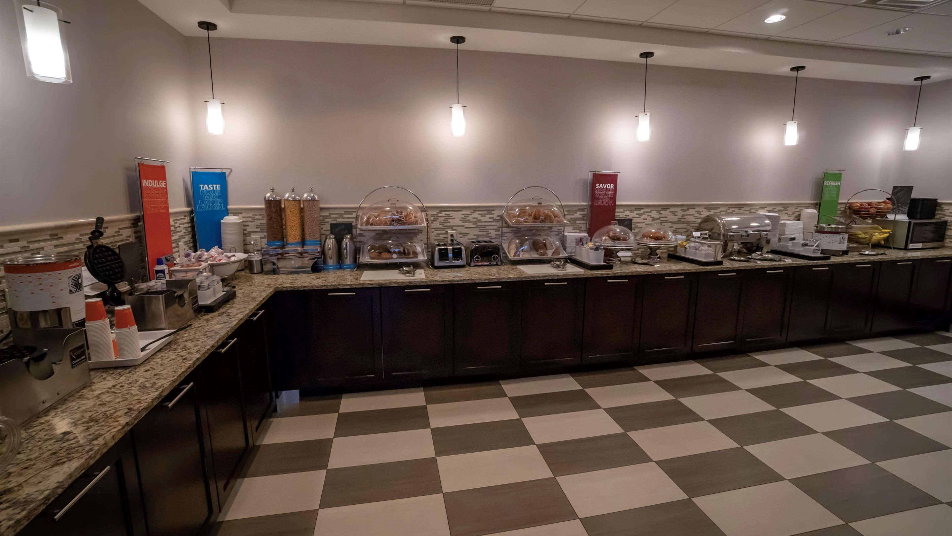 Hampton Inn Carlstadt At The Meadowlands Экстерьер фото