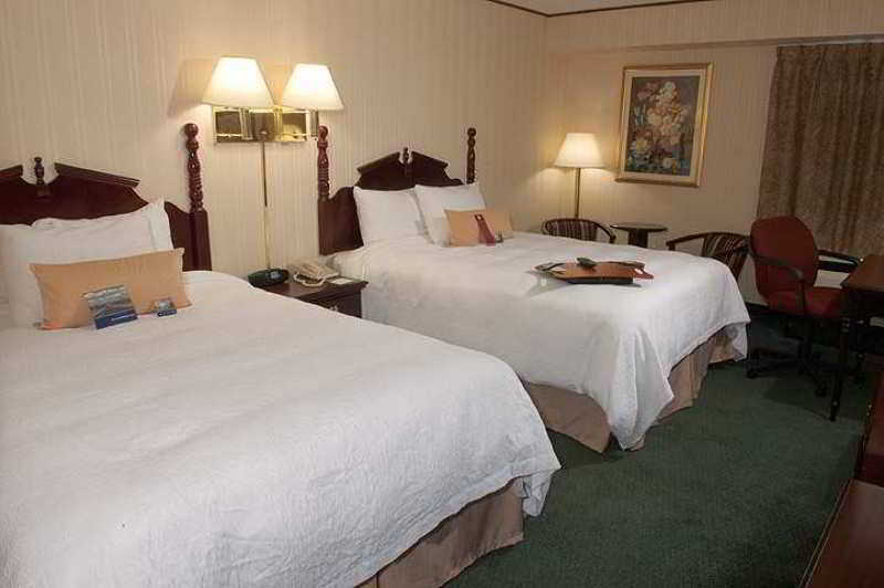 Hampton Inn Carlstadt At The Meadowlands Номер фото