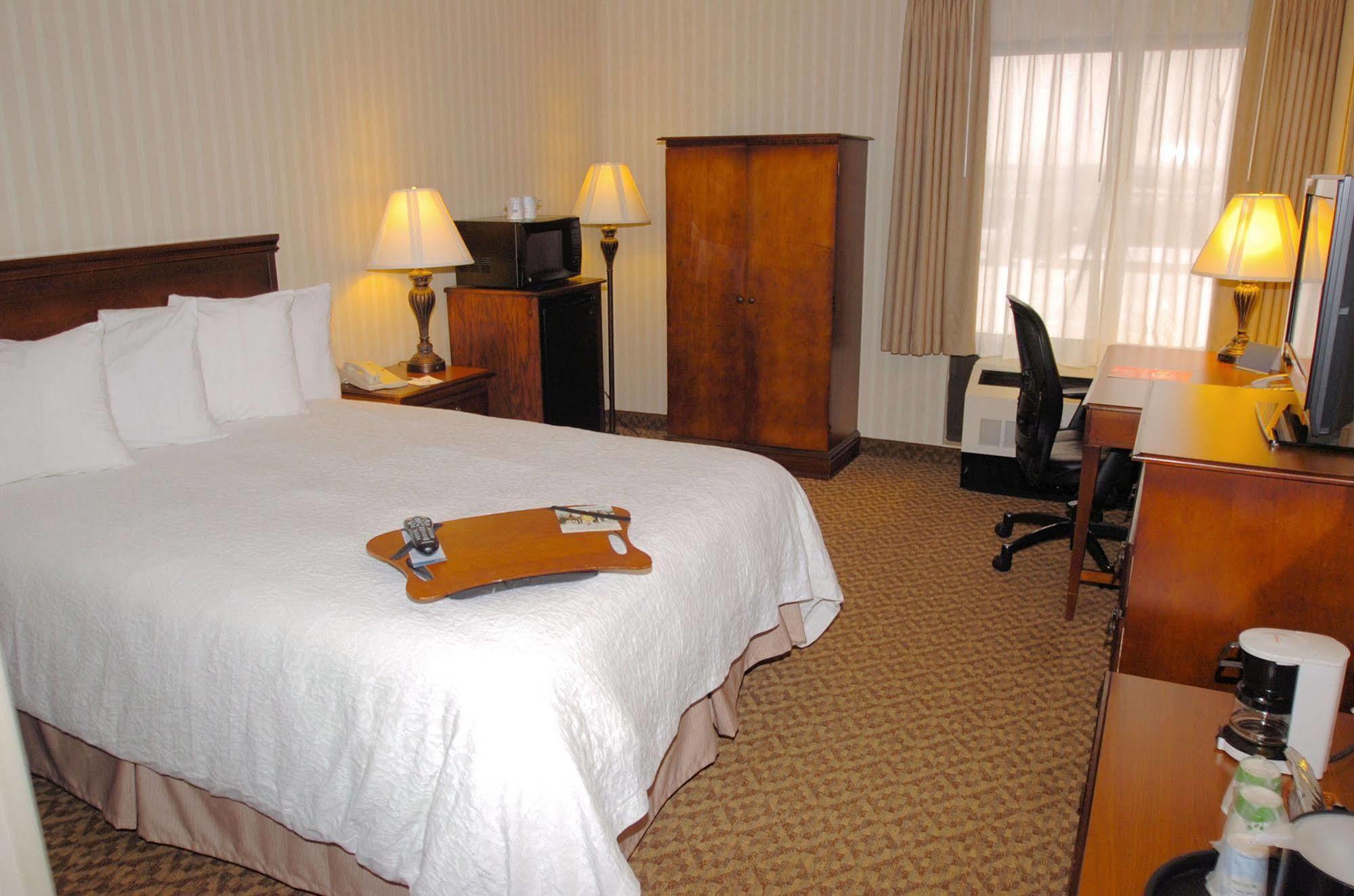 Hampton Inn Carlstadt At The Meadowlands Экстерьер фото