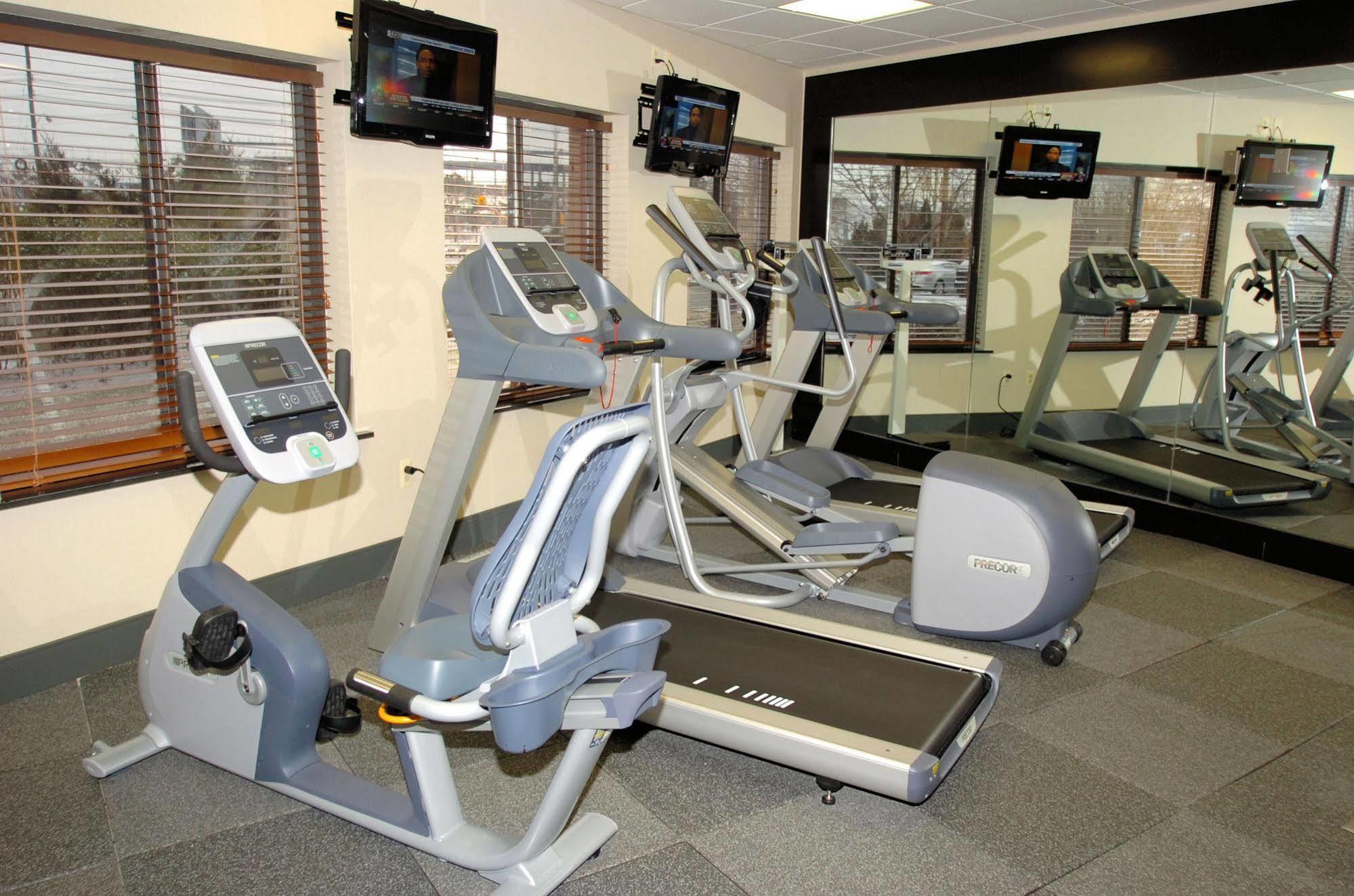 Hampton Inn Carlstadt At The Meadowlands Экстерьер фото