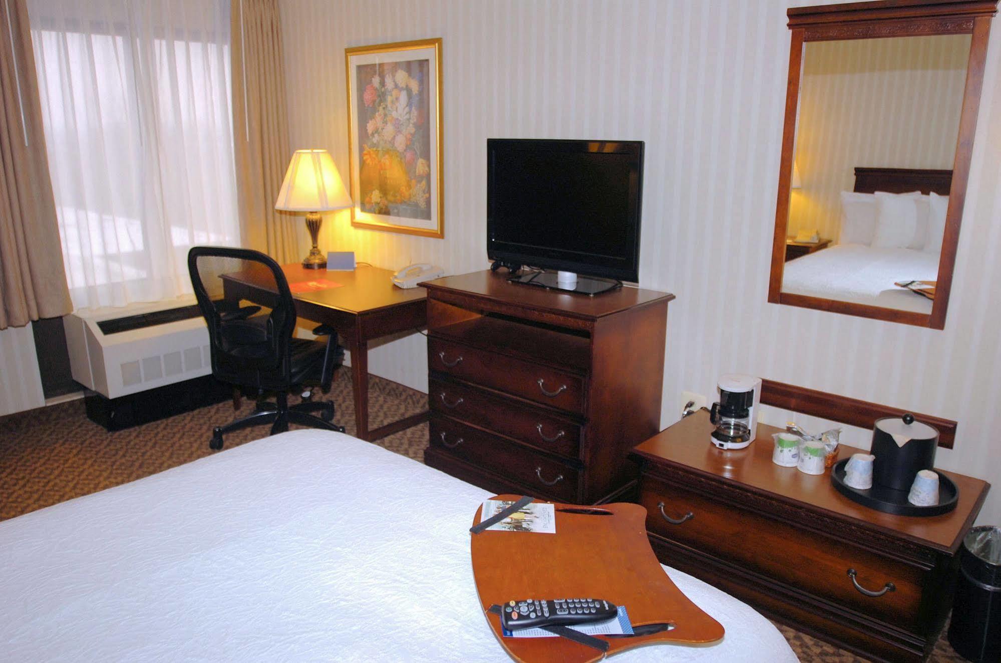 Hampton Inn Carlstadt At The Meadowlands Экстерьер фото